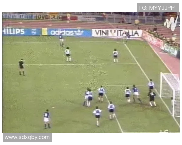 曹大师深度剖析足球明星现象背后的社会问题与文化影响