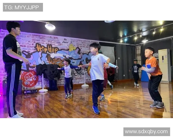 武汉街舞队的包夹技艺揭秘与深度解析探讨街舞文化的魅力与挑战