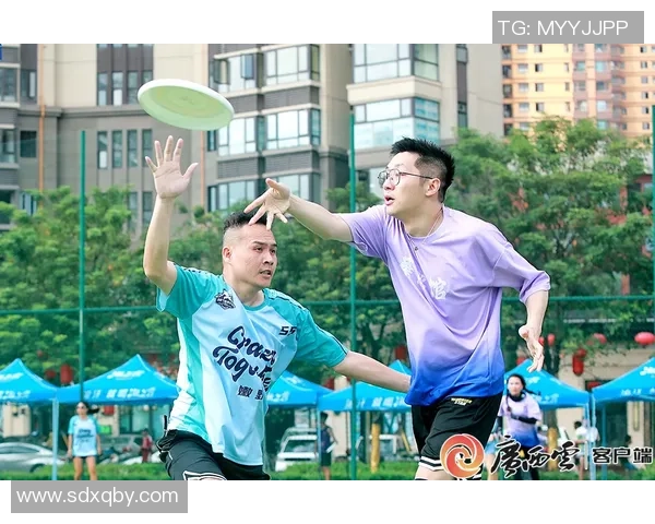 飞盘之路：黄娜的坚持与梦想交织的深度对话