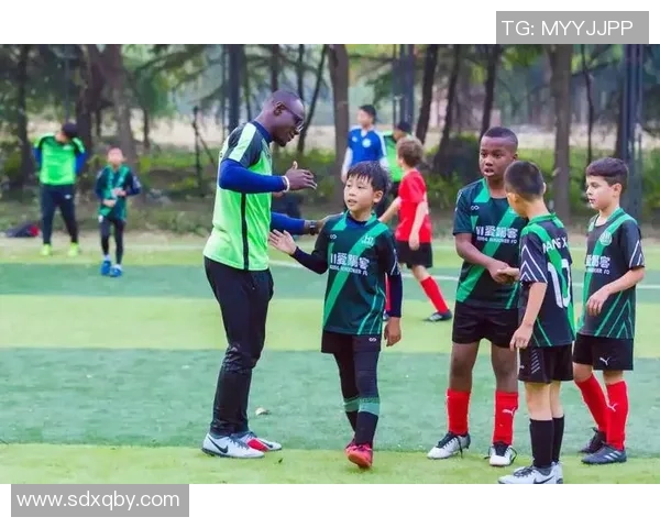 烤鸭足球明星究竟是谁揭秘背后的故事与成就 烤鸭足球明星究竟是谁揭秘背后的故事与成就