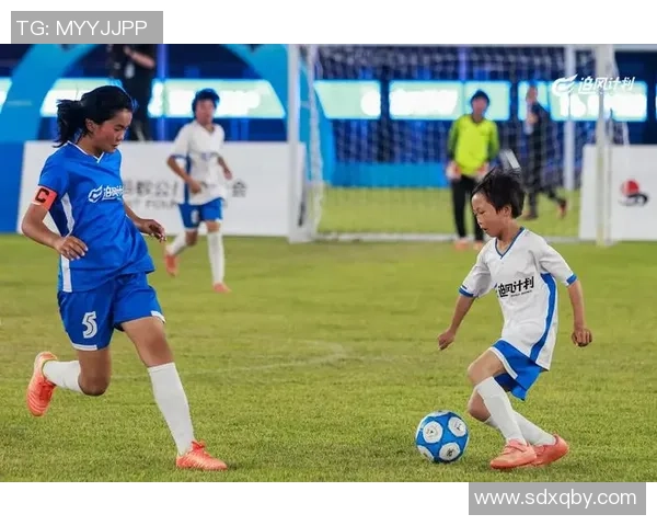 足球明星励志瞬间汇聚展现奋斗精神与梦想追逐的精彩时刻 足球明星励志瞬间汇聚展现奋斗精神与梦想追逐的精彩时刻